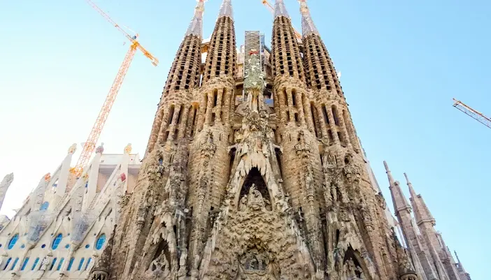 Sagrada Familia architecture as a symbol of Barcelona’s cultural identity